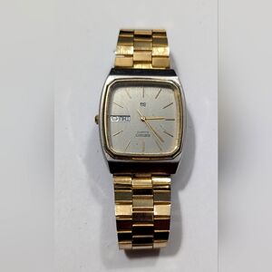 (907)Vintage SQ 1970's Seiko Men watch Quartz 8225-5139 Stainless Steel Day Date